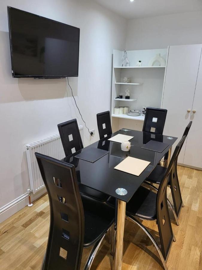 Апартаменты Fancy Basement Flat A Лондон Экстерьер фото