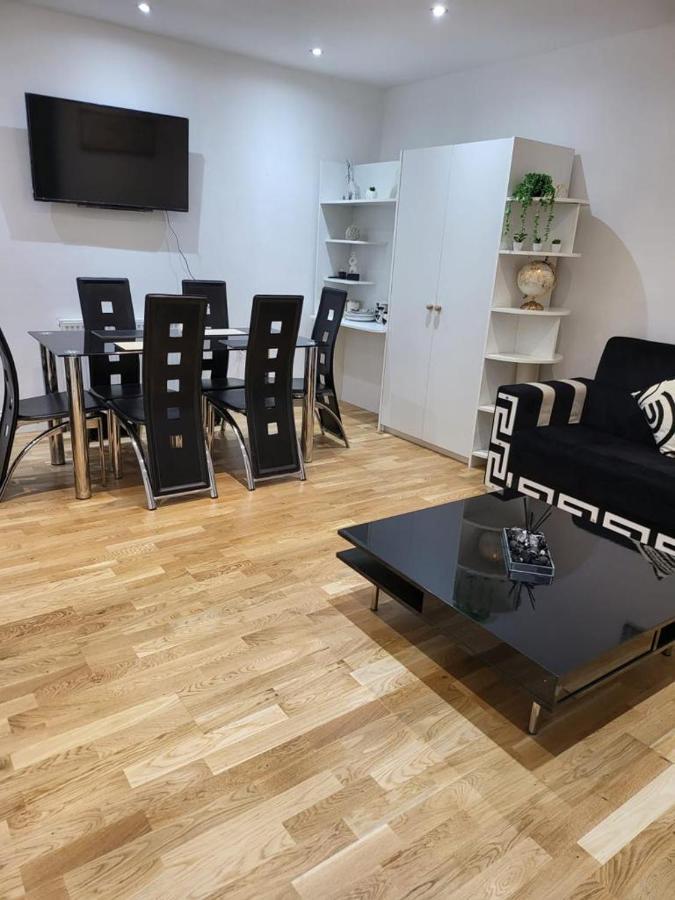 Апартаменты Fancy Basement Flat A Лондон Экстерьер фото