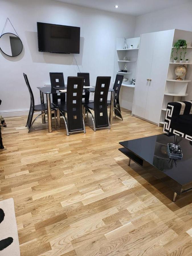 Апартаменты Fancy Basement Flat A Лондон Экстерьер фото