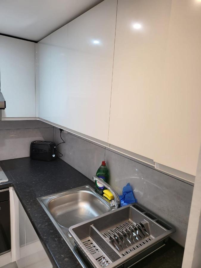 Апартаменты Fancy Basement Flat A Лондон Экстерьер фото