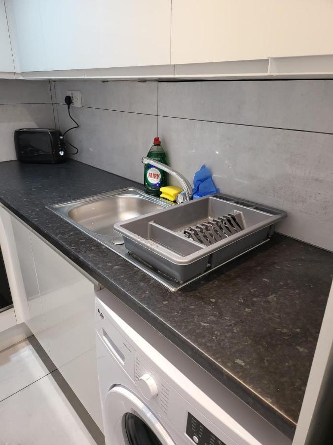 Апартаменты Fancy Basement Flat A Лондон Экстерьер фото